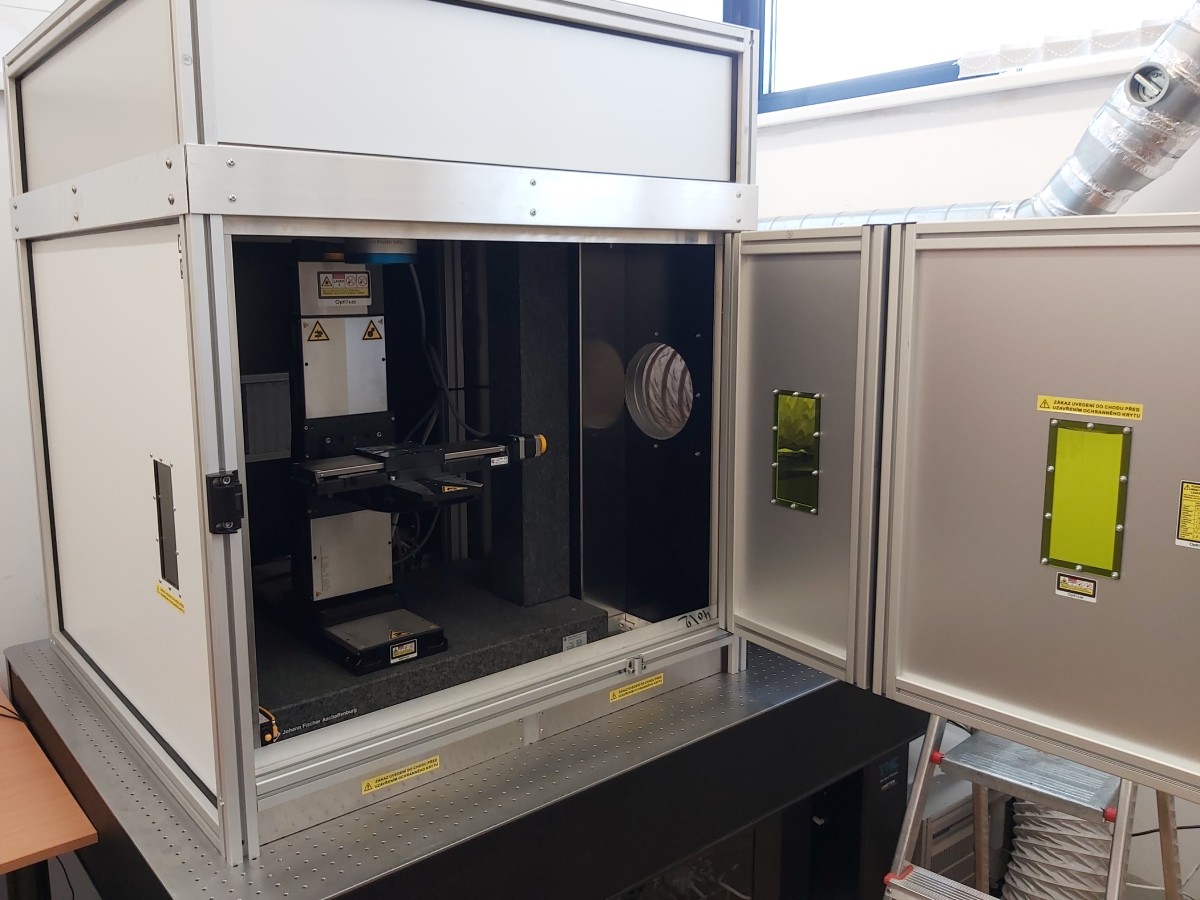 Laser system for micromachining